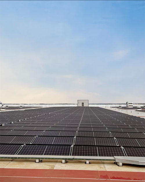 techo solar de amazon en centro logístico